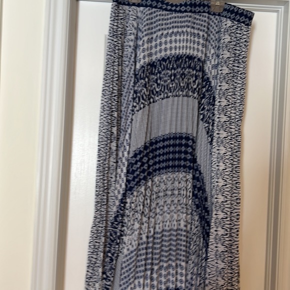 Chico’s - Full lining, maxi flowy and elegant skirt. Can fit 14to 18 - Picture 9 of 10